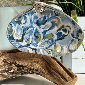 Abstract Oysters Decorative Clamshell